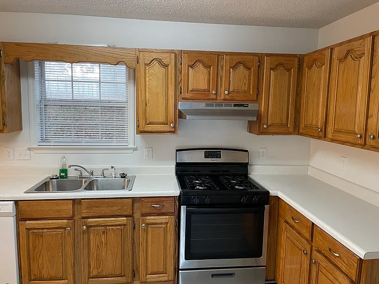 1000 Cody Dr — Photo 3