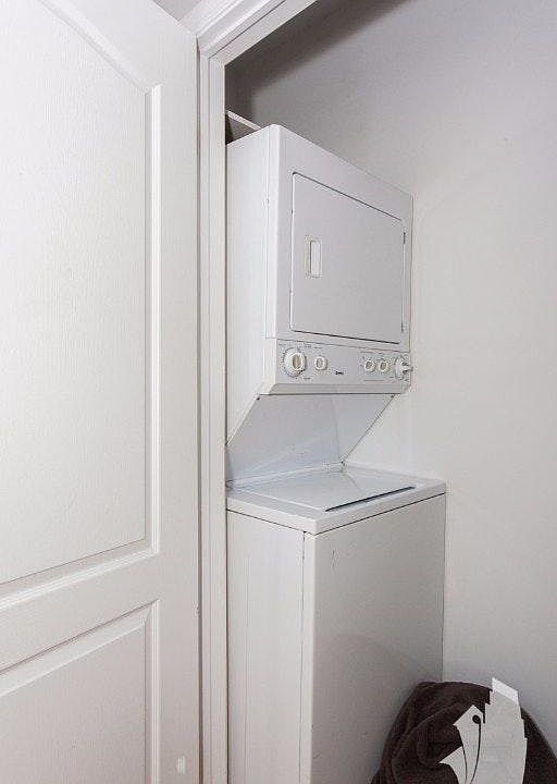 1st image of 4019 N Clarendon Ave #2S5