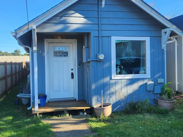 945 NE Commercial St, Waldport, OR 97394