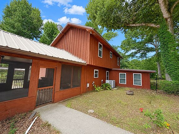 3rd image of 250 Maplewood St