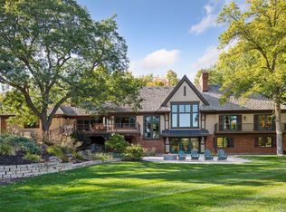 1382 Hunter Dr, Wayzata, MN 55391