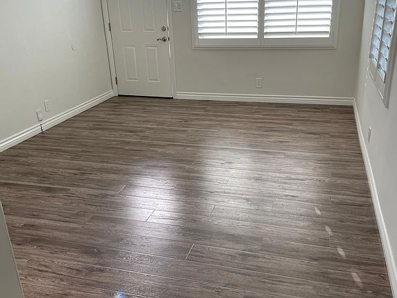 4th image of 2542 1/2 Montrose Ave