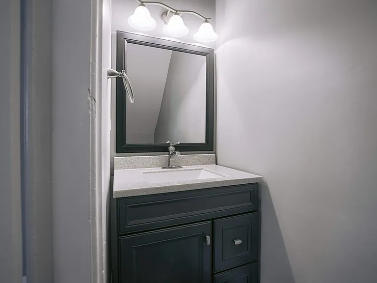 Summit St 788-790 MLR — Photo 19