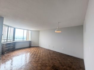 1240 Harmon Cove Tower #1240, Secaucus, NJ 07094