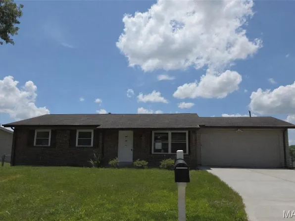 17 Stonehenge Ct, Saint Charles, MO 63303