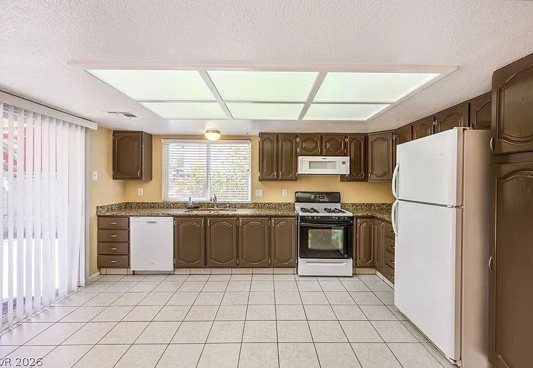 532 Mona Ln — Photo 10
