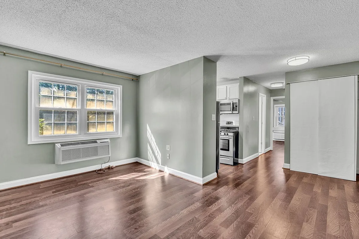 Building Photo - 2237 Farrington Ave #203