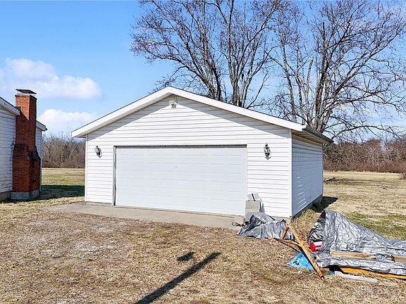 5th image of 896 Ward Rd