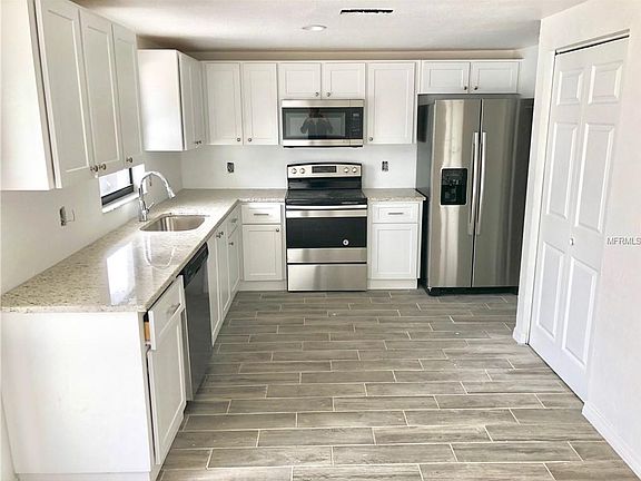 3rd image of 12505 Queensland Ln