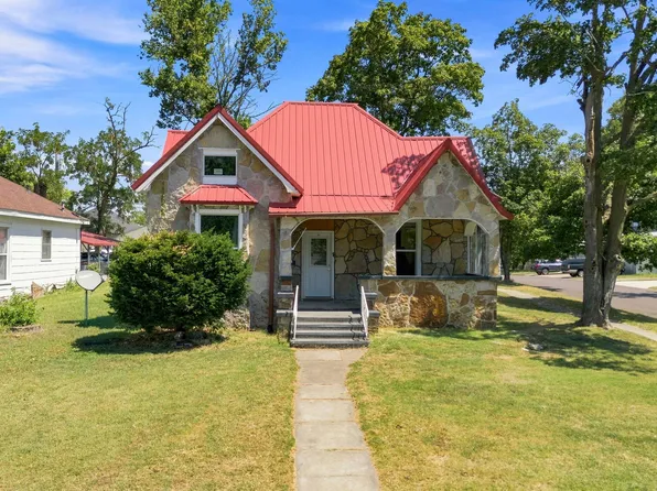 401 2nd St, Monett, MO 65708
