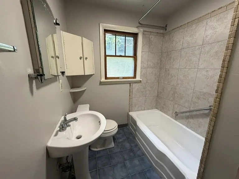 433 Allenford St — Photo 12