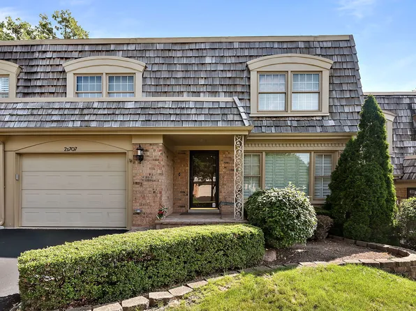 2S707 Avenue Normandy W, Oak Brook, IL 60523