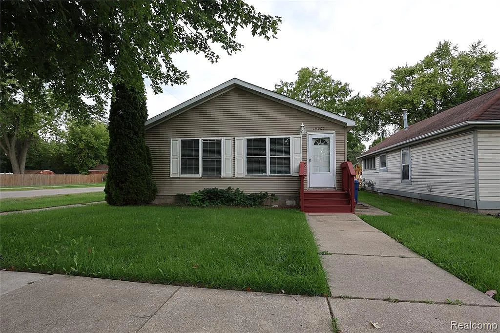 3 bed, 2.0 bath, 1350 sqft, $1,500 — Photo 1