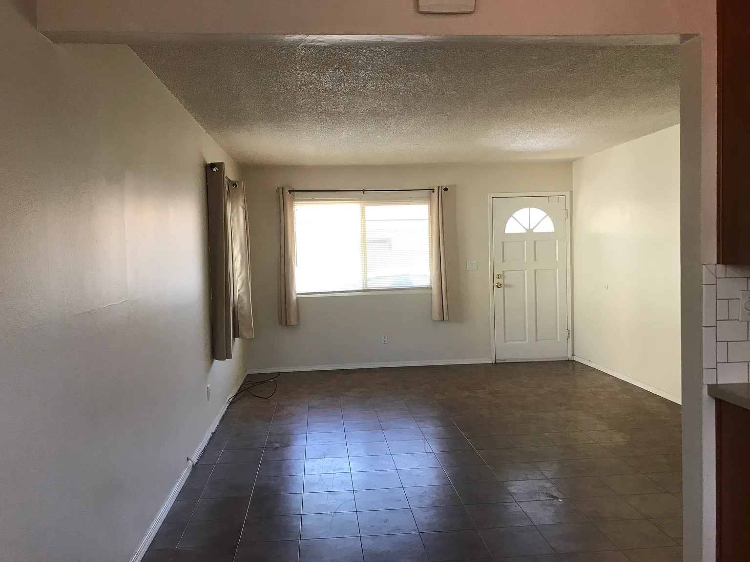 3 bed, 1200 sqft, $3,650 — Photo 3
