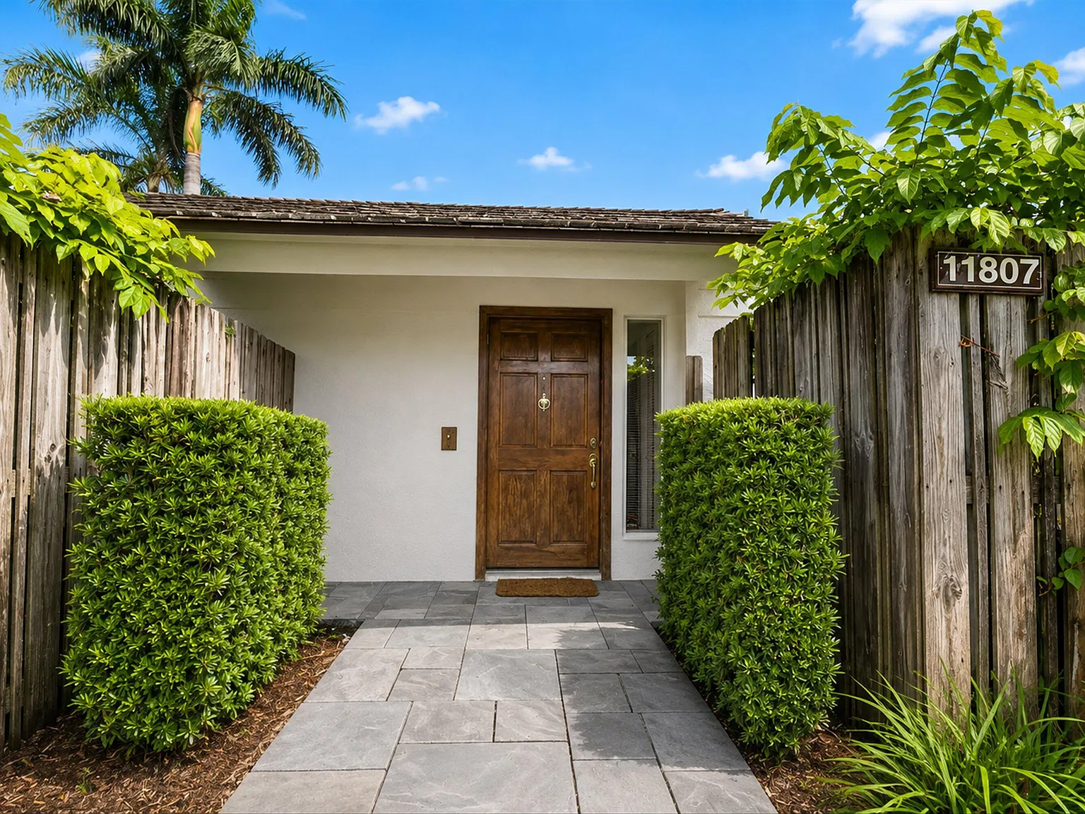 2 bed, 2.0 bath, 1512 sqft, $10,000 — Photo 2