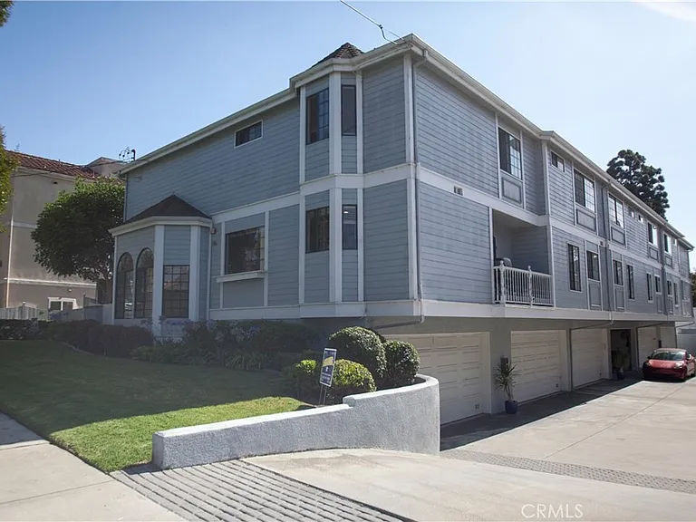 121-4 S Juanita Ave — Photo 3