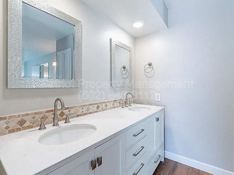 110 W Seldon Ln — Photo 31