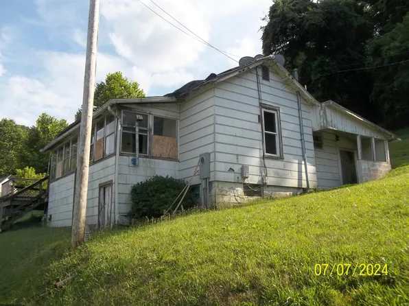 411 Charles St, Weston, WV 26452
