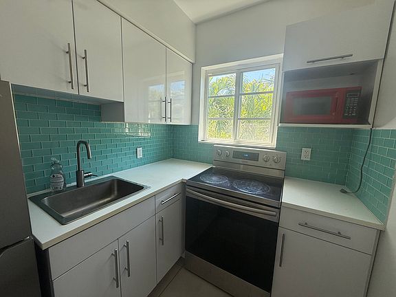 3rd image of 2843 Sheridan Ave APT 8