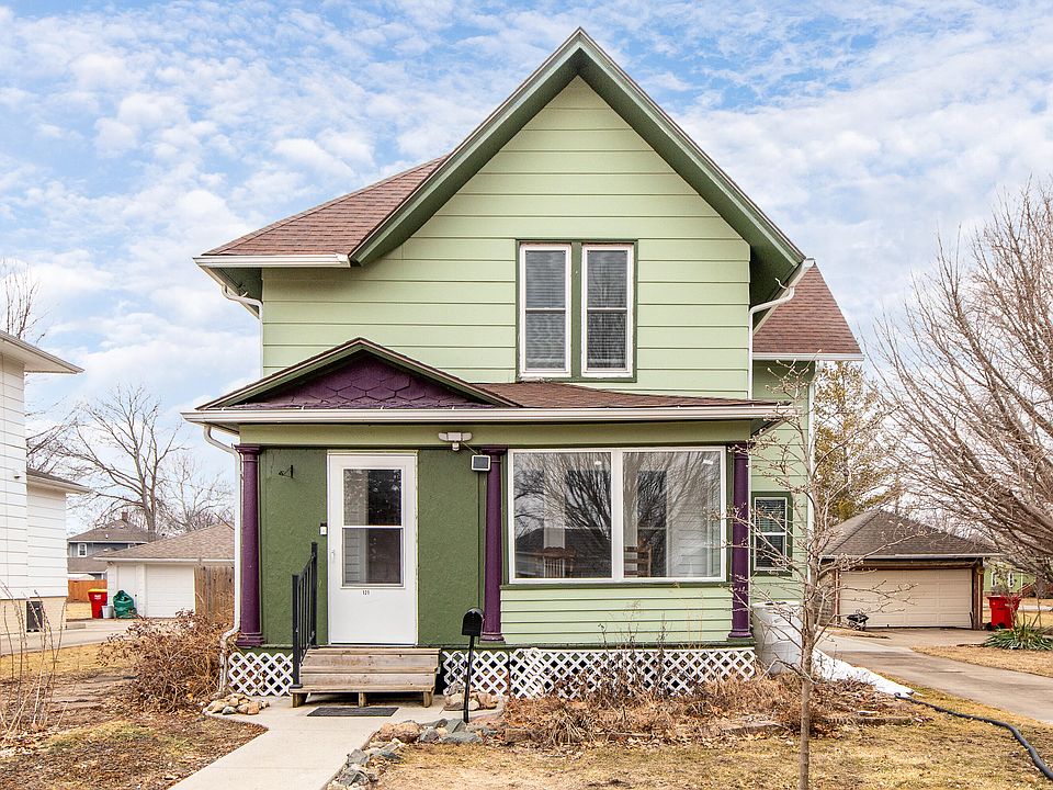 1st image of 121 Clinton St