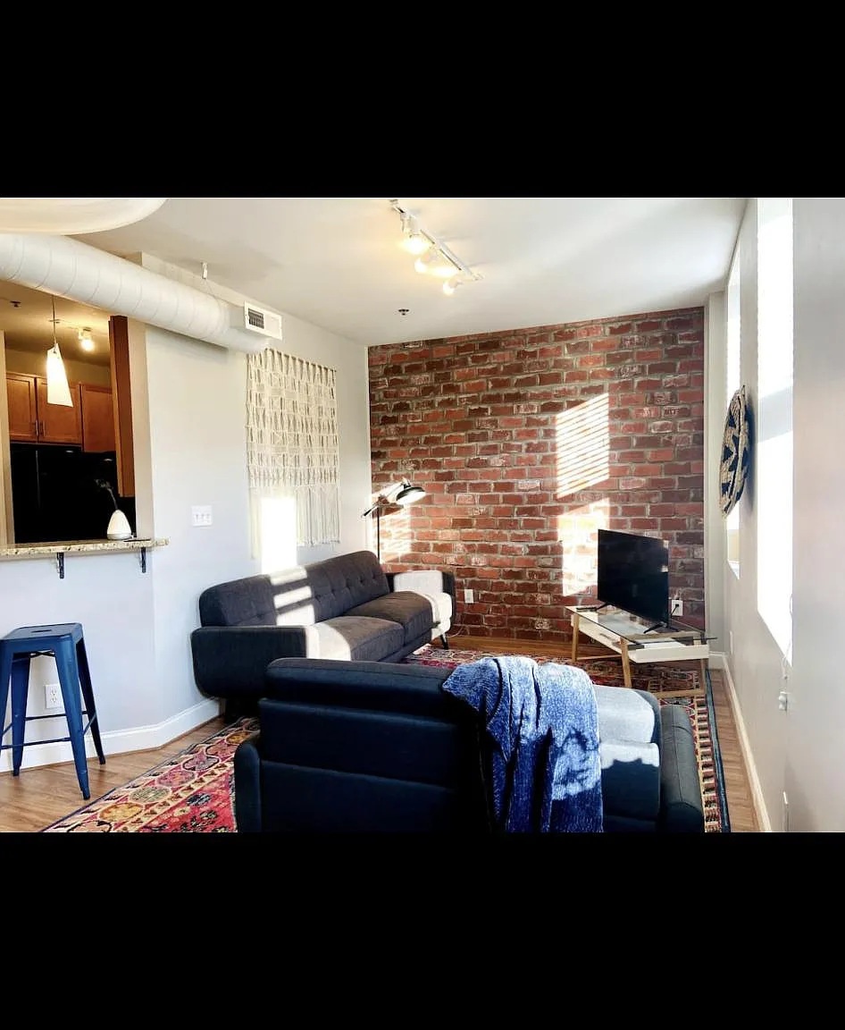 220 W Market St — Photo 2