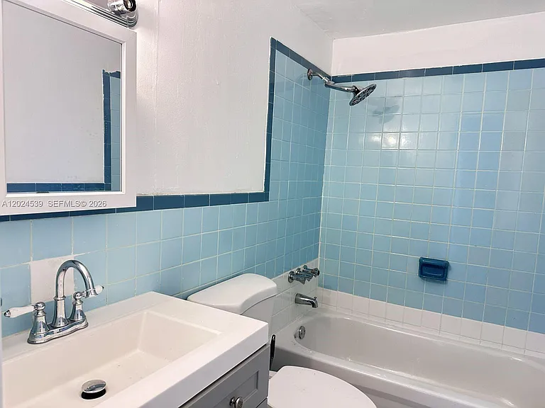 365 NE 125th St #306 — Photo 10