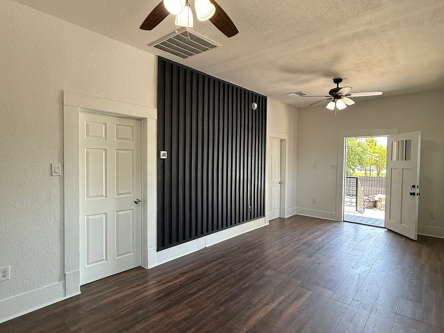 905 N Loop — Photo 4