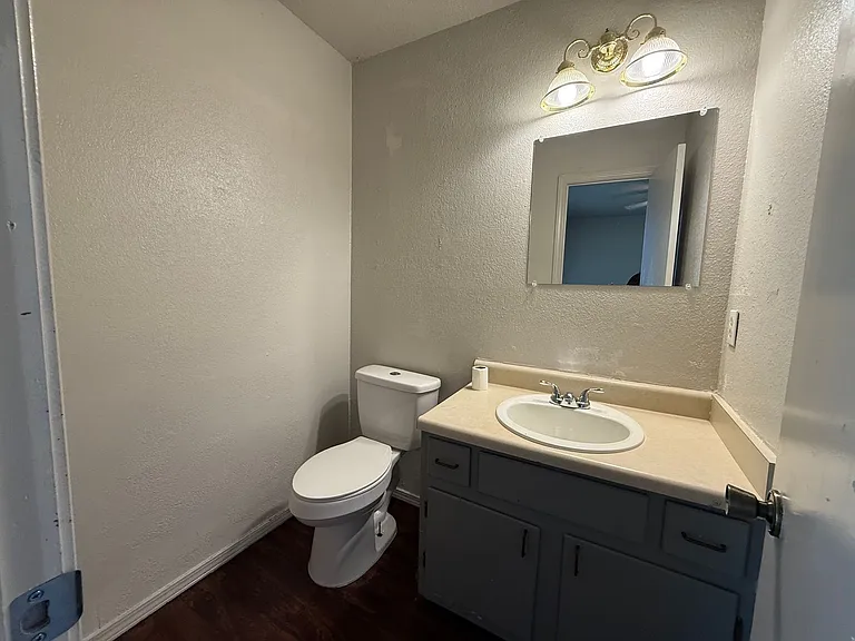 504 Highland Dr — Photo 6