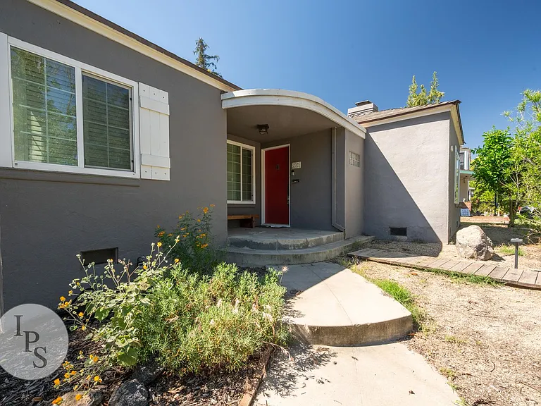 210 E Harvard Ave — Photo 4