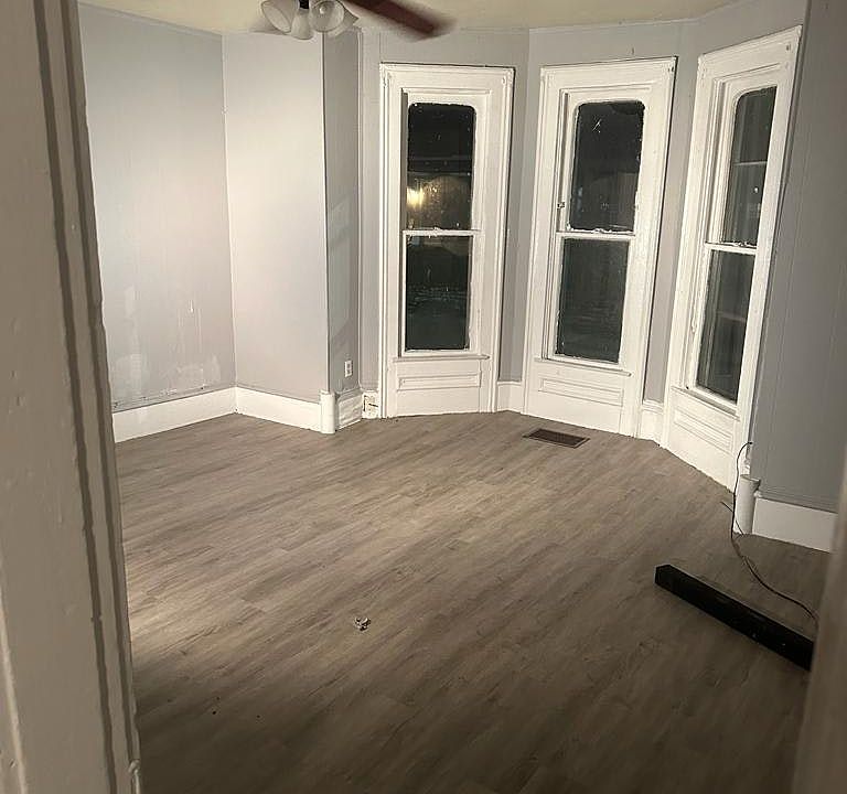 1st image of 111 S Roosevelt Ave