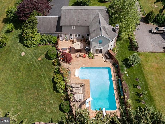 2nd image of 76 Harvey Dr