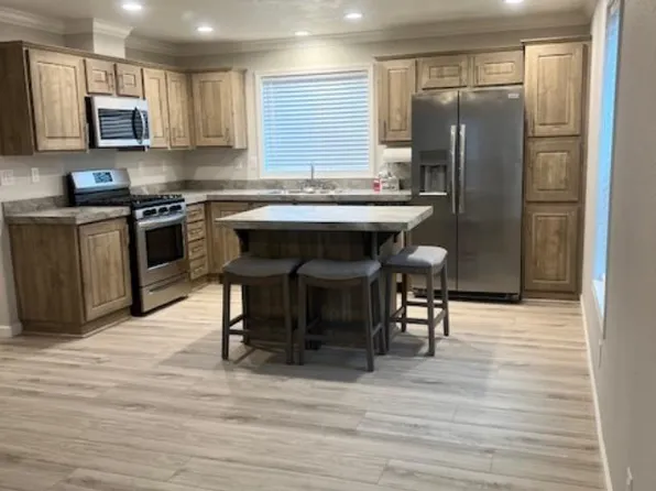 139 S Sherman Ave #1/2, Manteca, CA 95336