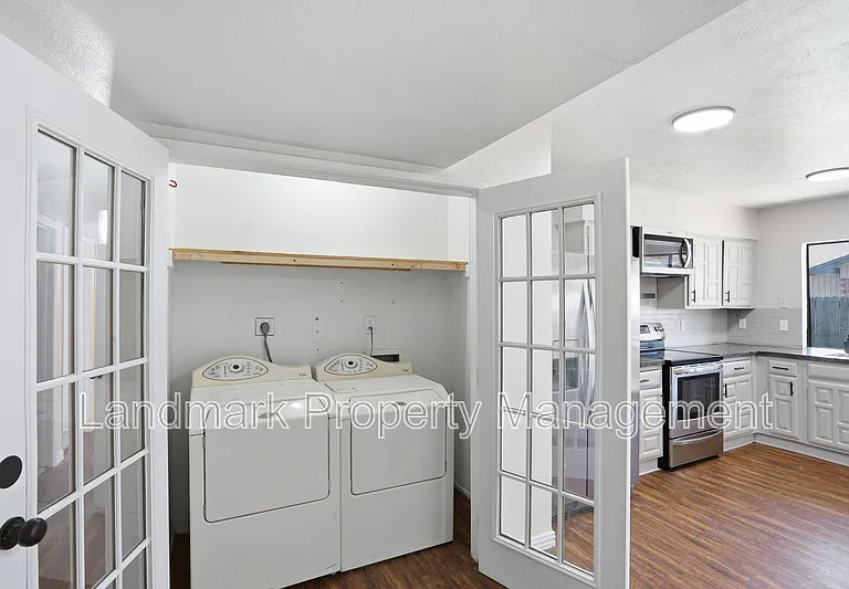 2711 Treeview Dr — Photo 14