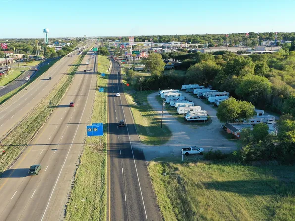 403 N Interstate Highway 45, Ennis, TX 75119