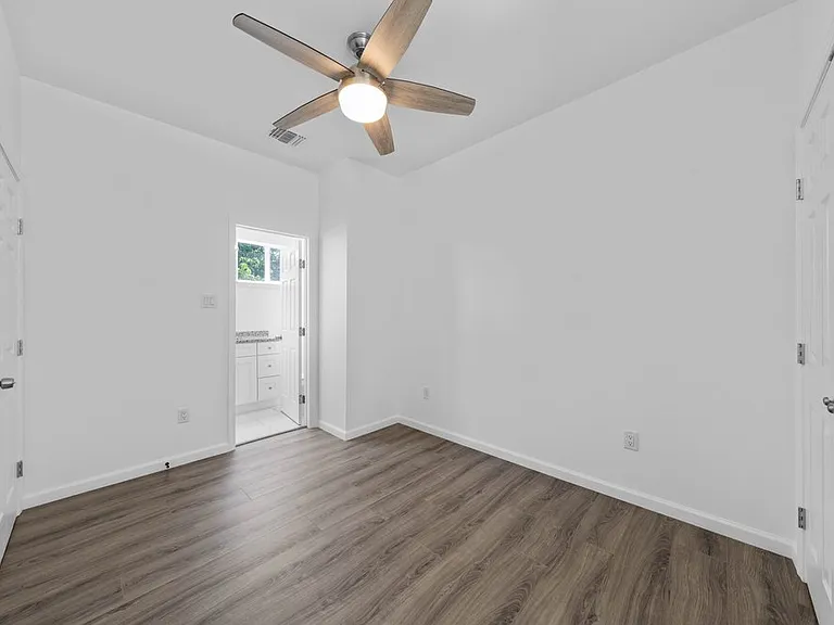 323 Gabriel St #202 — Photo 20
