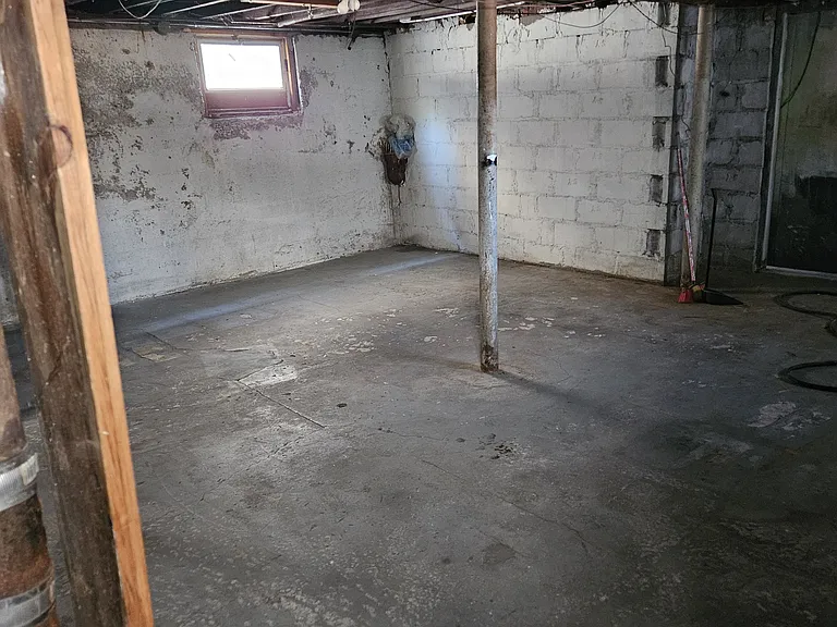 363 Victory Blvd — Photo 11