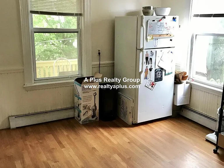 Buckley Ave — Photo 2