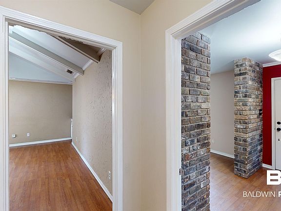 4th image of 7572 Tara Dr N