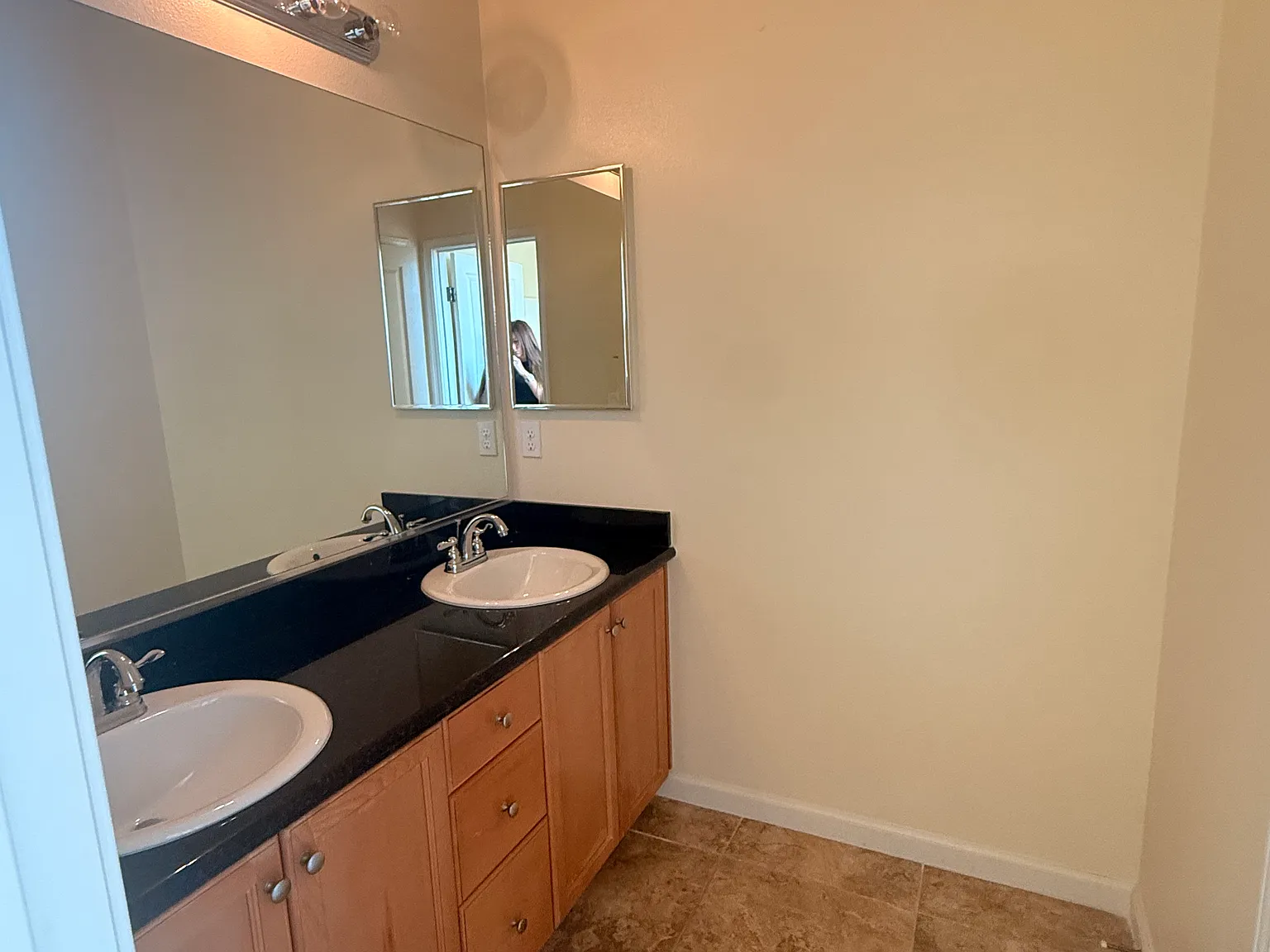 3 bed, 1827 sqft, $3,700 — Photo 2