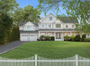 47 Bathing Beach Rd, Southampton, NY 11968