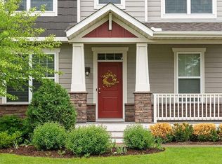 1083 Rosemary Cir, Chaska, MN 55318