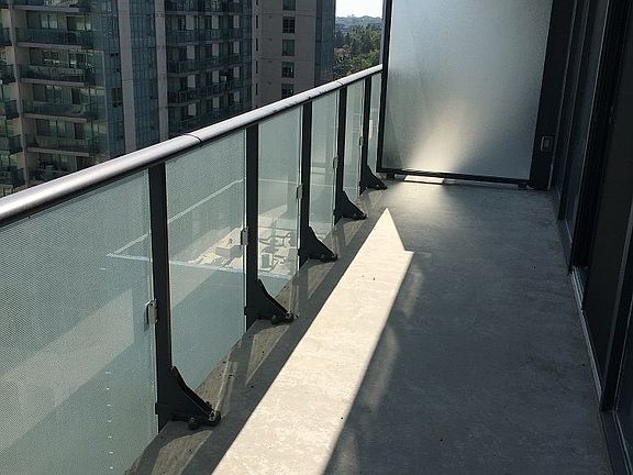2nd image of 185 Roehampton Ave #907