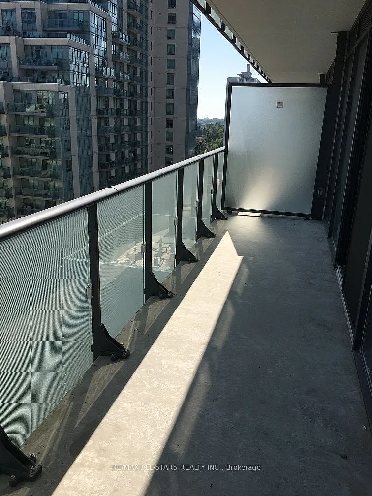 Building Photo - 185 Roehampton Ave #907