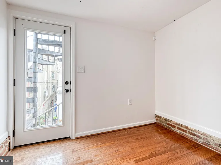 223 E Churchill St — Photo 15
