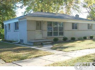 1206 Maple Dr, Rochester, MI 48307