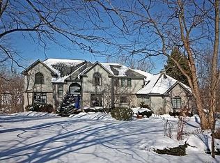 42 Arbor Creek Dr, Pittsford, NY 14534