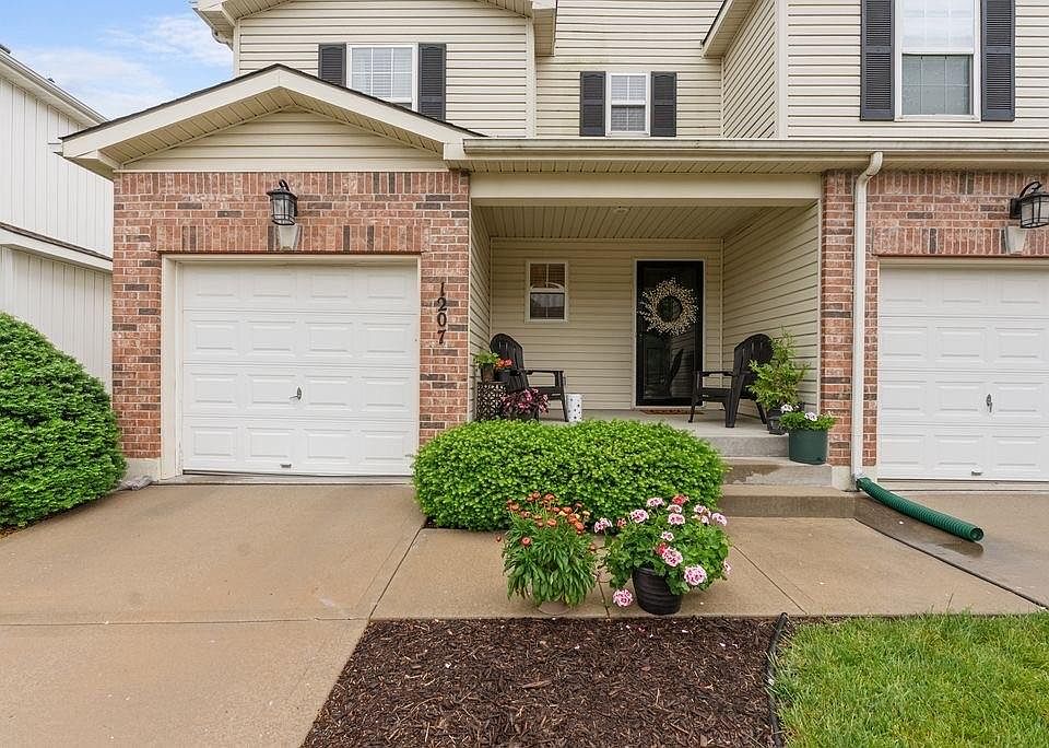 1st image of 1207 SW Arborway Dr