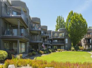 5630 SW Riverside Ln APT 11, Portland, OR 97239