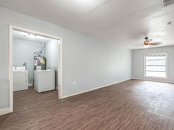 4th image of 8129 Barkley St