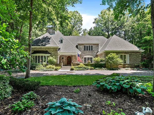 2010 Persimmon Dr, St Charles, IL 60174